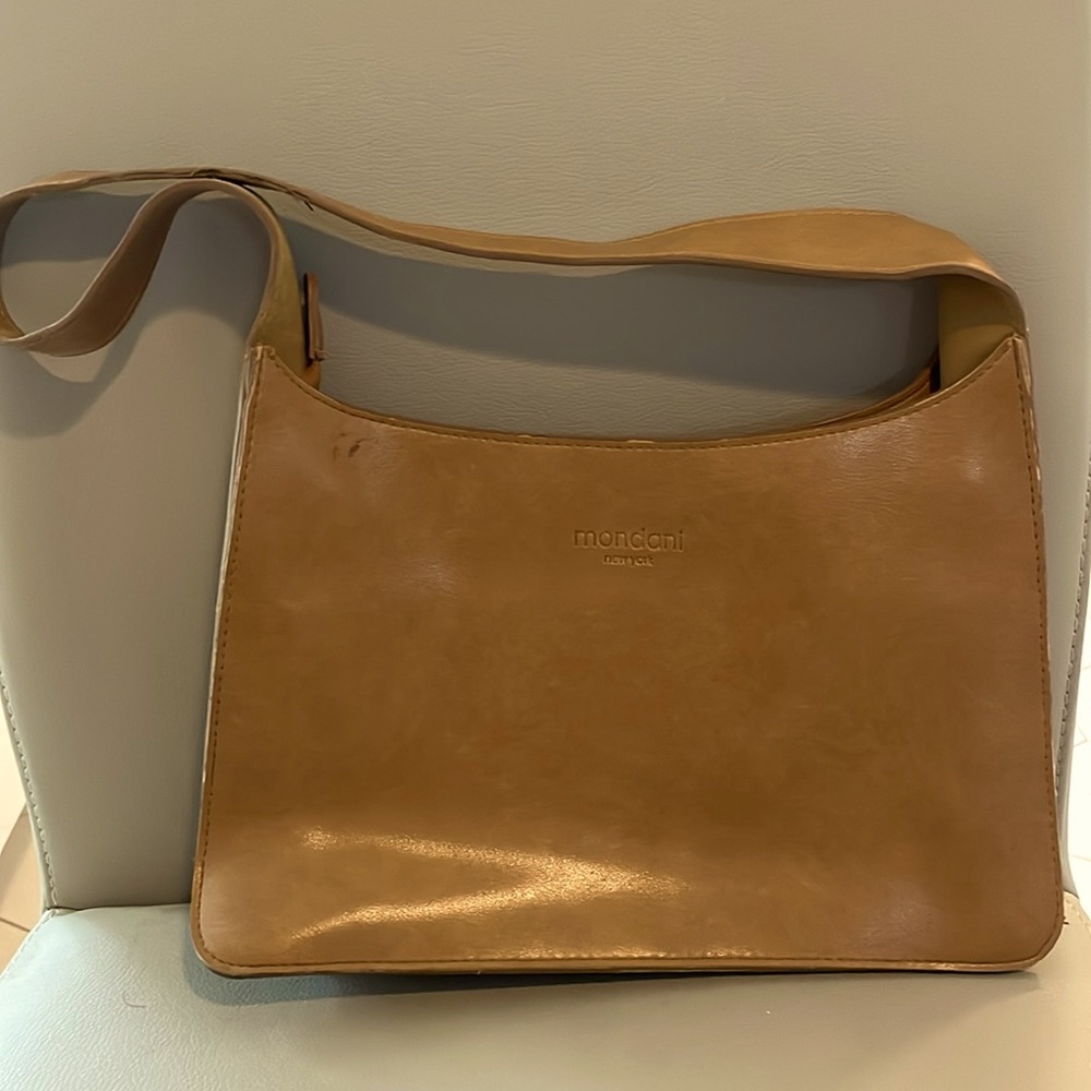 Mondani NY leather shoulder bag.